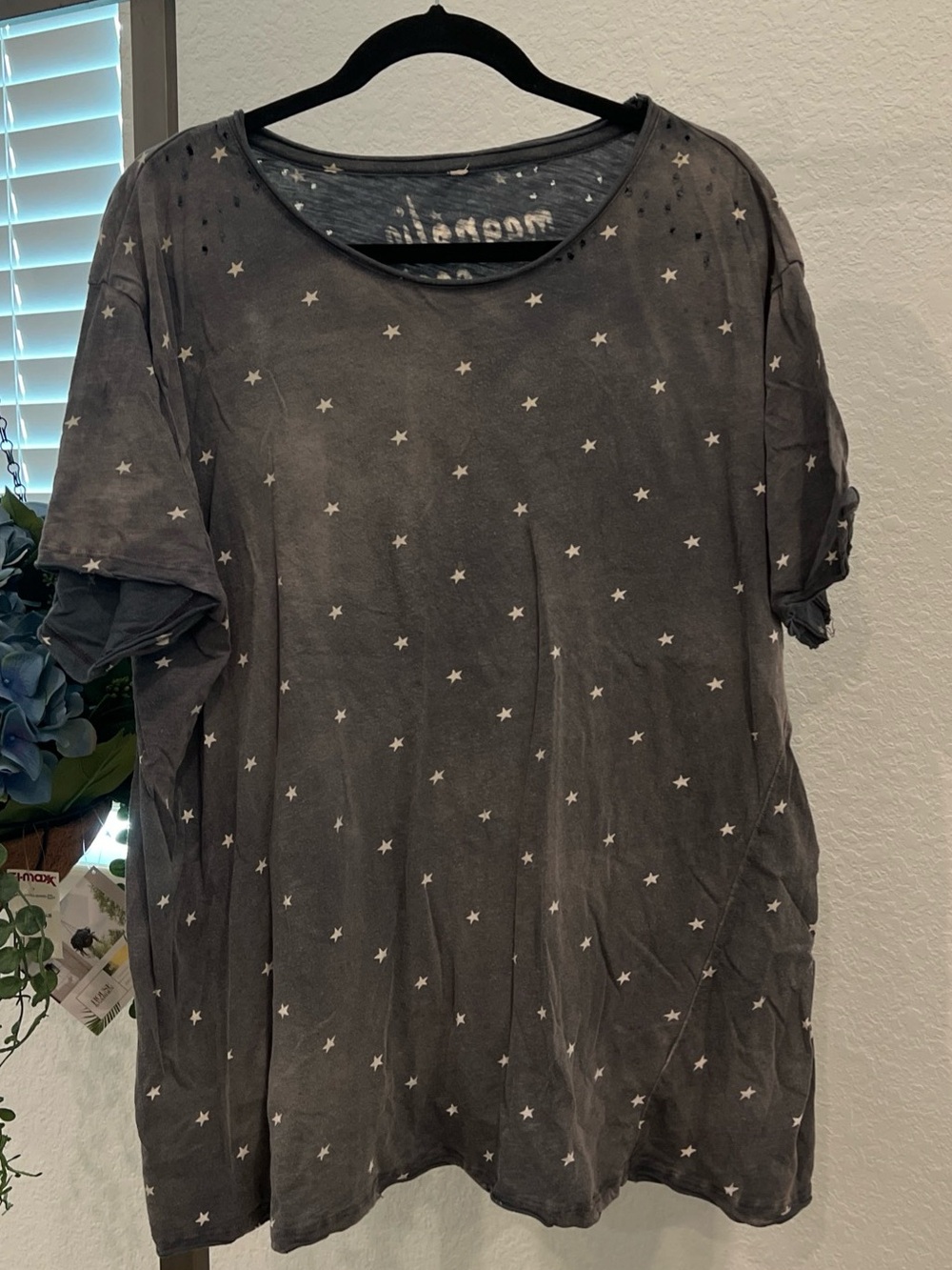 Magnolia Pearl Washed Black Star Tee (item 24.2)